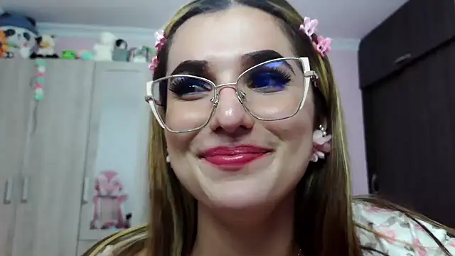 Snapshot of caroline_jonson chatting on 02.10.25 caroline jonson online show from 02.10.25