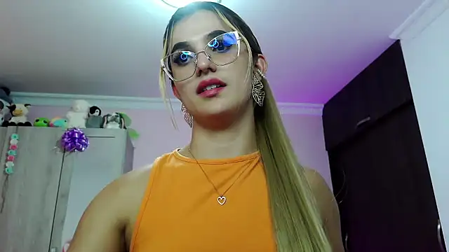 Snapshot of caroline_jonson chatting on 03.14.25 caroline jonson online show from 03.14.25