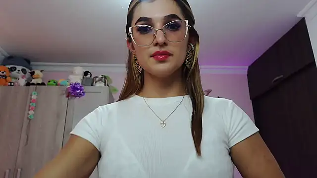 Snapshot of caroline_jonson chatting on 03.18.25 caroline jonson online show from 03.18.25