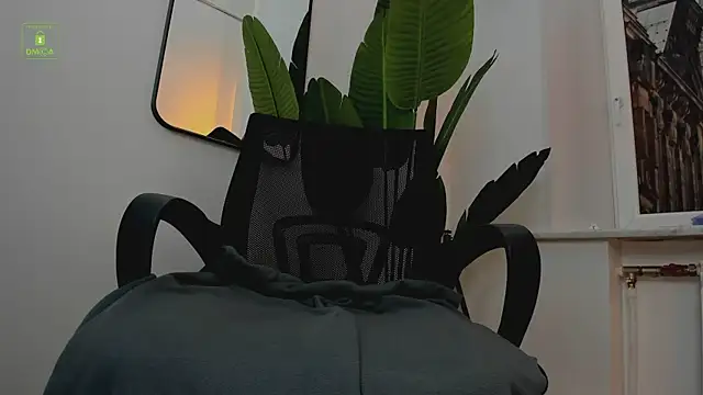 Snapshot of Whitney_Svonn chatting on 12.21.24 Whitney Svonn online show from 12.21.24