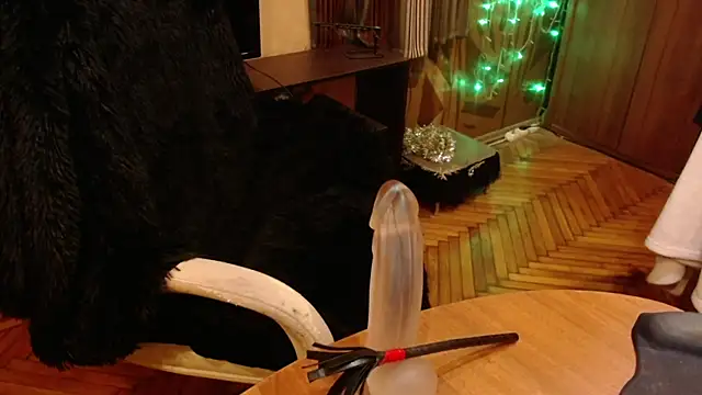 Snapshot of Miss_Tress chatting on 02.13.25 Miss Tress online show from 02.13.25