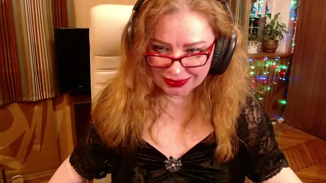 Snapshot of Miss_Tress chatting on 11.27.25 Miss Tress online show from 11.27.25