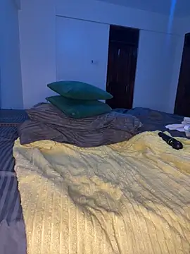 Snapshot of NissyxSawee chatting on 10.22.25 NissyxSawee online show from 10.22.25