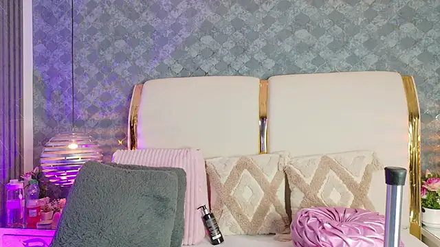 Snapshot of SenniaBella chatting on 02.02.26 SenniaBella online show from 02.02.26