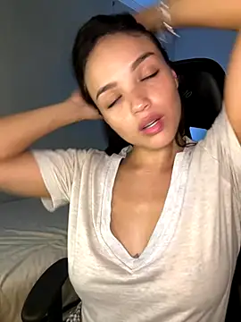 MisFrekcles  online show from 10.23.25