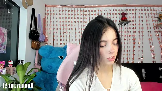 Snapshot of lucyy_tay chatting on 09.23.25 lucyy tay online show from 09.23.25