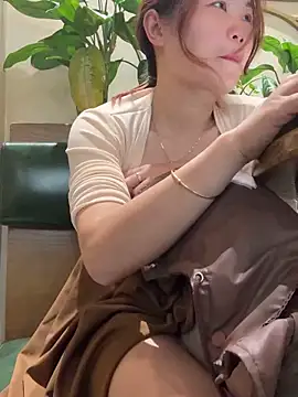 Snapshot of Emily_9xx chatting on 03.18.25 Emily 9xx online show from 03.18.25