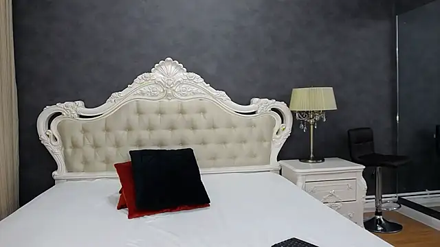 Snapshot of ArielBurn chatting on 12.03.24 ArielBurn online show from 12.03.24