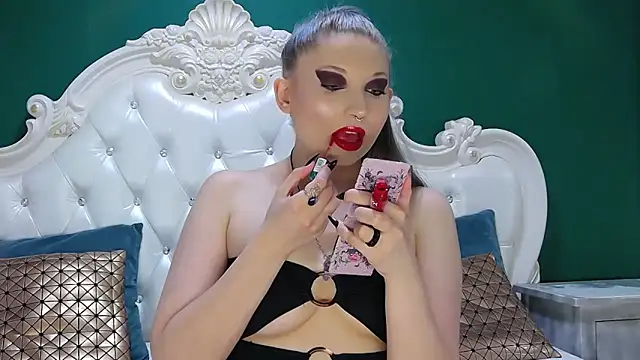 Snapshot of ArielBurn chatting on 09.09.25 ArielBurn online show from 09.09.25