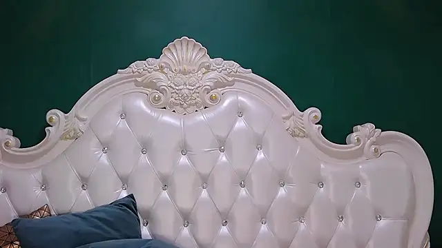 Snapshot of ArielBurn chatting on 09.15.25 ArielBurn online show from 09.15.25