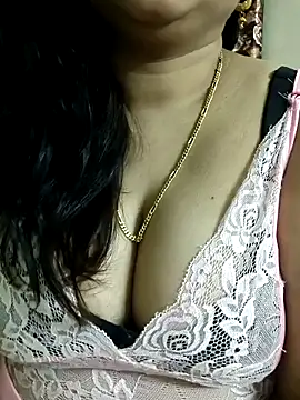 Snapshot of cuteyqueen chatting on 01.03.25 cuteyqueen online show from 01.03.25