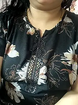 Snapshot of cuteyqueen chatting on 01.15.25 cuteyqueen online show from 01.15.25