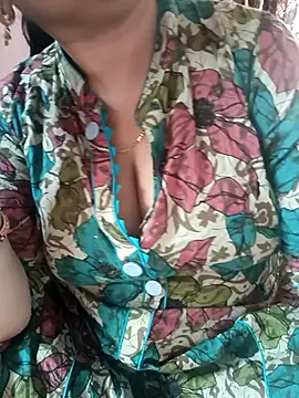 Snapshot of cuteyqueen chatting on 02.22.25 cuteyqueen online show from 02.22.25