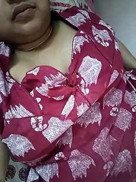 Snapshot of cuteyqueen chatting on 03.06.25 cuteyqueen online show from 03.06.25