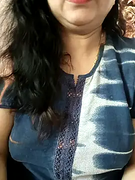 Snapshot of cuteyqueen chatting on 03.07.25 cuteyqueen online show from 03.07.25