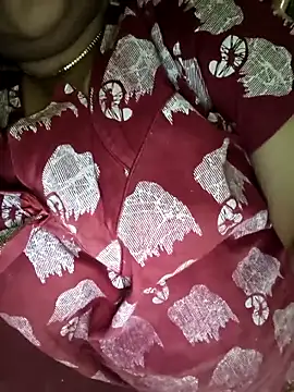 Snapshot of cuteyqueen chatting on 03.10.25 cuteyqueen online show from 03.10.25