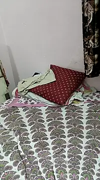 Snapshot of cuteyqueen chatting on 03.10.25 cuteyqueen online show from 03.10.25