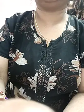 Snapshot of cuteyqueen chatting on 03.11.25 cuteyqueen online show from 03.11.25