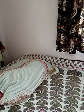 Snapshot of cuteyqueen chatting on 03.13.25 cuteyqueen online show from 03.13.25