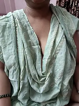 Snapshot of cuteyqueen chatting on 09.22.25 cuteyqueen online show from 09.22.25