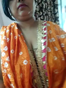 Snapshot of cuteyqueen chatting on 09.28.25 cuteyqueen online show from 09.28.25