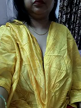 Snapshot of cuteyqueen chatting on 10.06.25 cuteyqueen online show from 10.06.25