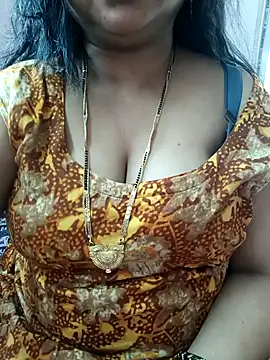 Snapshot of cuteyqueen chatting on 11.03.25 cuteyqueen online show from 11.03.25