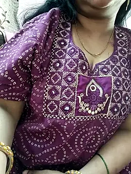 Snapshot of cuteyqueen chatting on 01.10.26 cuteyqueen online show from 01.10.26