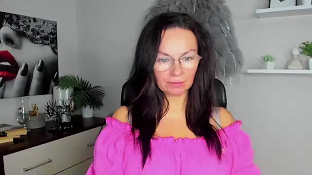 Snapshot of HelenLuxx chatting on 01.13.25 HelenLuxx online show from 01.13.25