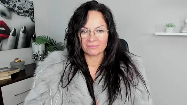 Snapshot of HelenLuxx chatting on 01.21.25 HelenLuxx online show from 01.21.25