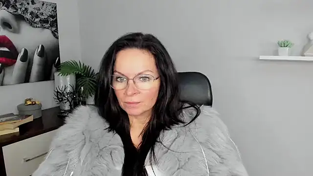 Snapshot of HelenLuxx chatting on 01.22.25 HelenLuxx online show from 01.22.25