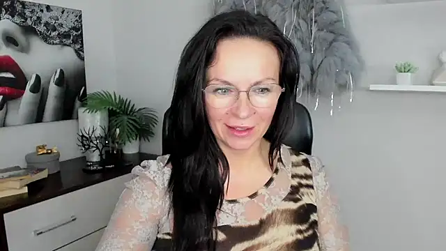 Snapshot of HelenLuxx chatting on 01.23.25 HelenLuxx online show from 01.23.25