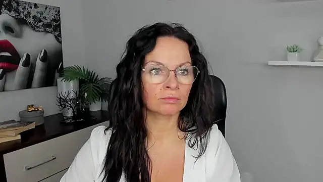 Snapshot of HelenLuxx chatting on 01.24.25 HelenLuxx online show from 01.24.25