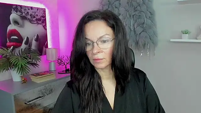 Snapshot of HelenLuxx chatting on 01.30.25 HelenLuxx online show from 01.30.25