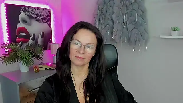 Snapshot of HelenLuxx chatting on 01.30.25 HelenLuxx online show from 01.30.25