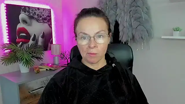 Snapshot of HelenLuxx chatting on 01.30.25 HelenLuxx online show from 01.30.25