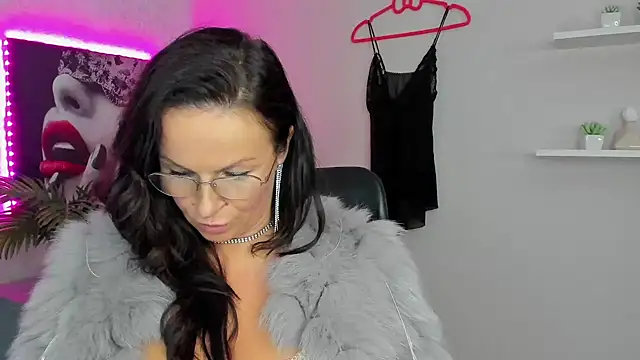 Snapshot of HelenLuxx chatting on 02.01.25 HelenLuxx online show from 02.01.25