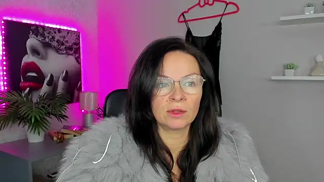 Snapshot of HelenLuxx chatting on 02.02.25 HelenLuxx online show from 02.02.25