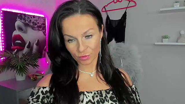 Snapshot of HelenLuxx chatting on 02.02.25 HelenLuxx online show from 02.02.25