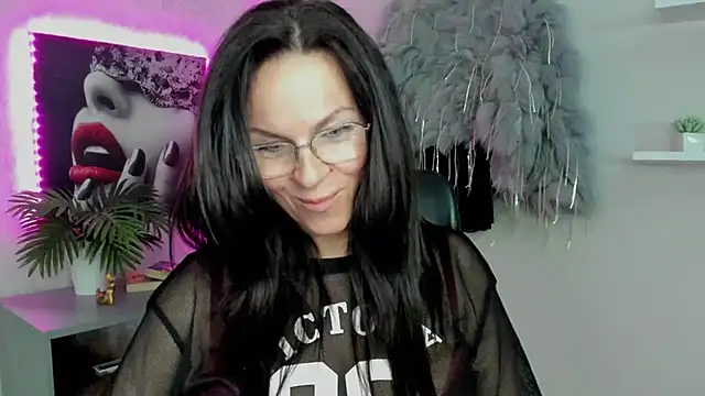 Snapshot of HelenLuxx chatting on 03.04.25 HelenLuxx online show from 03.04.25