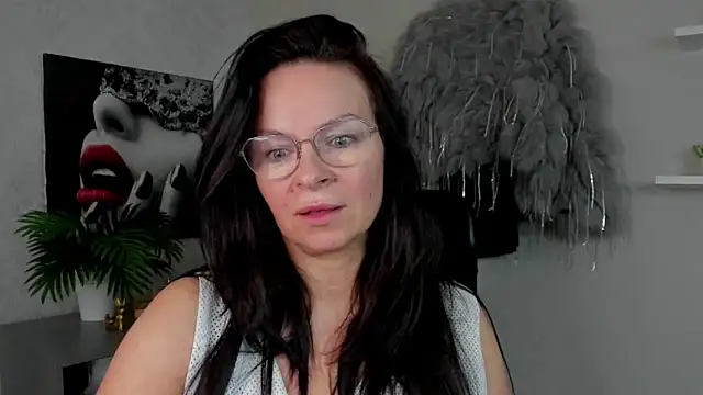 Snapshot of HelenLuxx chatting on 03.07.25 HelenLuxx online show from 03.07.25