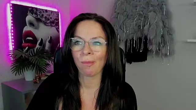 Snapshot of HelenLuxx chatting on 03.12.25 HelenLuxx online show from 03.12.25