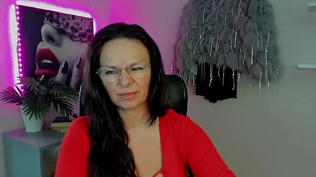 Snapshot of HelenLuxx chatting on 03.21.25 HelenLuxx online show from 03.21.25