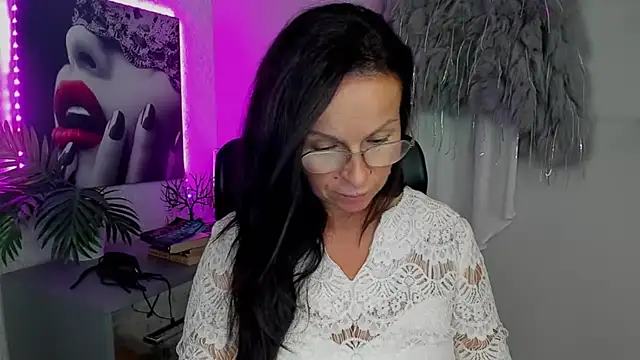 Snapshot of HelenLuxx chatting on 09.09.25 HelenLuxx online show from 09.09.25