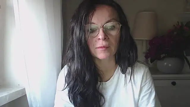 Snapshot of HelenLuxx chatting on 10.20.25 HelenLuxx online show from 10.20.25