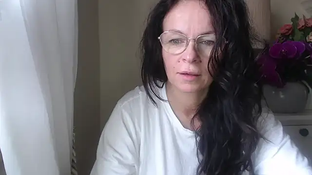 Snapshot of HelenLuxx chatting on 10.23.25 HelenLuxx online show from 10.23.25