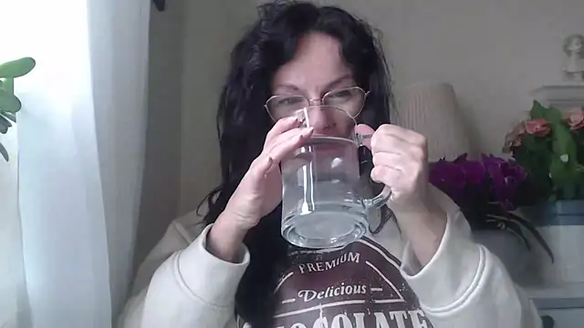 Snapshot of HelenLuxx chatting on 10.30.25 HelenLuxx online show from 10.30.25