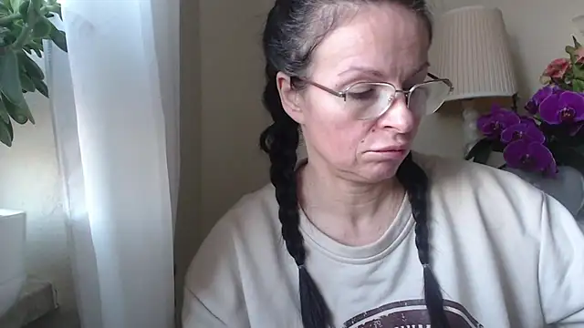 Snapshot of HelenLuxx chatting on 11.07.25 HelenLuxx online show from 11.07.25