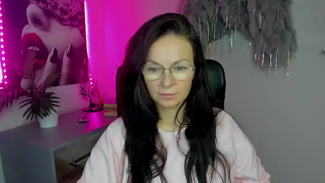 Snapshot of HelenLuxx chatting on 11.19.25 HelenLuxx online show from 11.19.25