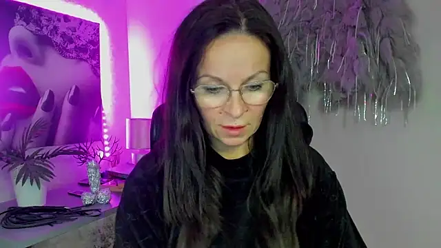 HelenLuxx online show from 01.08.26